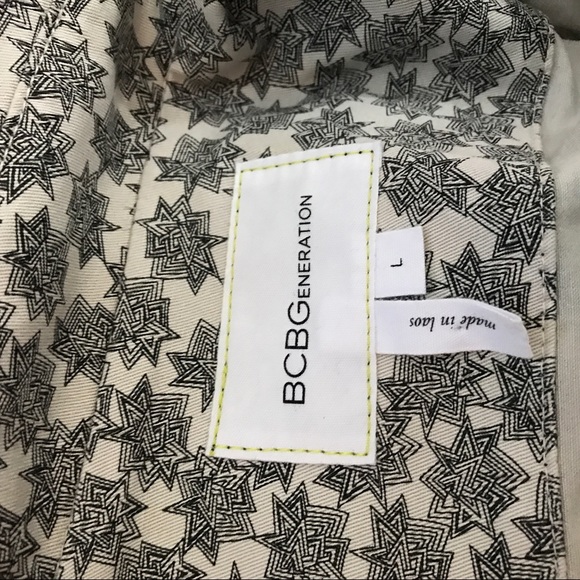 Black and White Patterned Vest - Picture 4 of 4